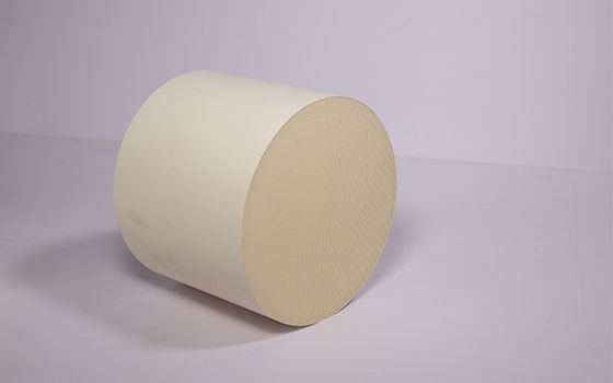 Η μικρή μεγάλη ποσότητα καταλυτών SCR διαμέτρων πόρων προσάρμοσε την εκλεκτική καταλυτική μείωση