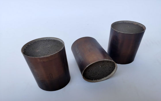 Καταλυτικός μετατροπέας PT Pd RH στη μοτοσικλέτα 300 CPSI 400 CPSI